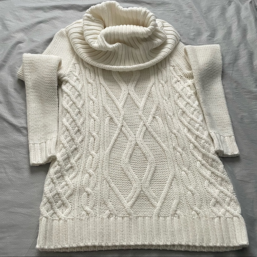 FOREVER 21 sweater.